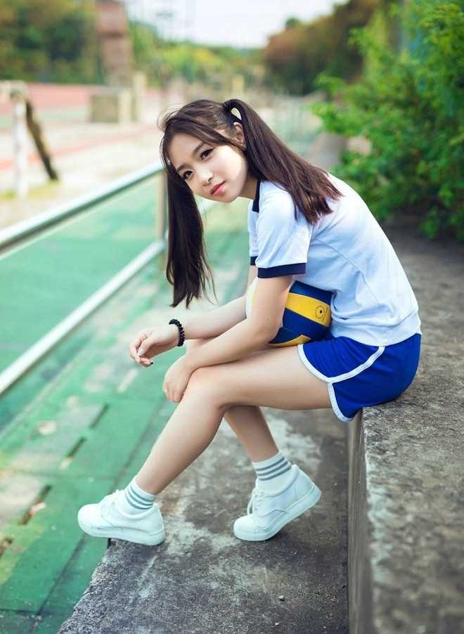 优质校园足球宝贝清纯靓丽运动装青春活力甜美俏皮图片
