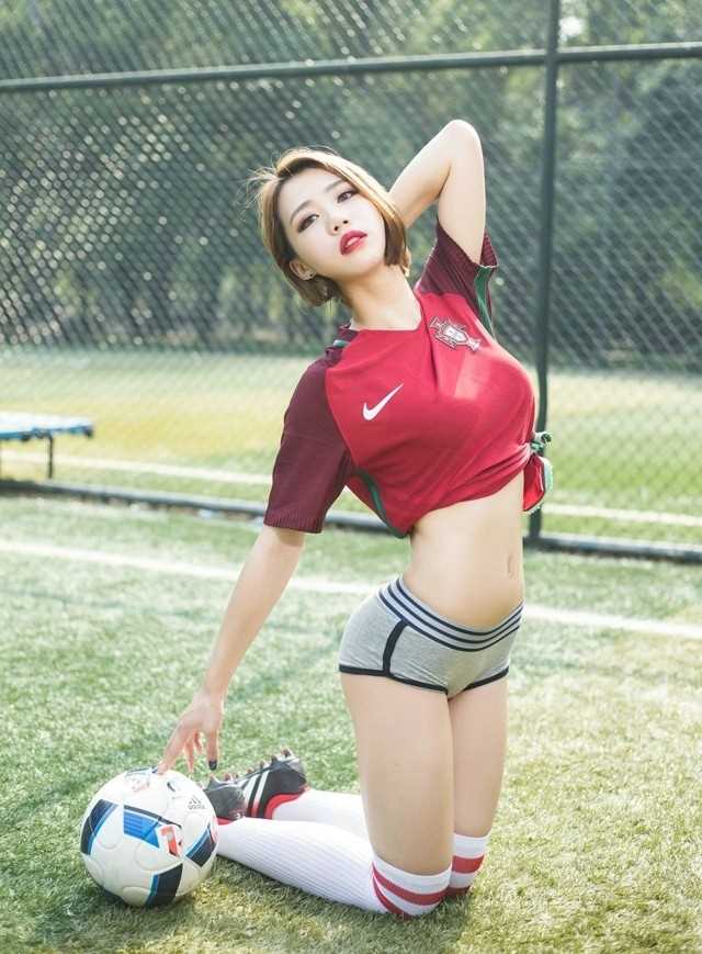 特别专辑足球宝贝身材户外图片