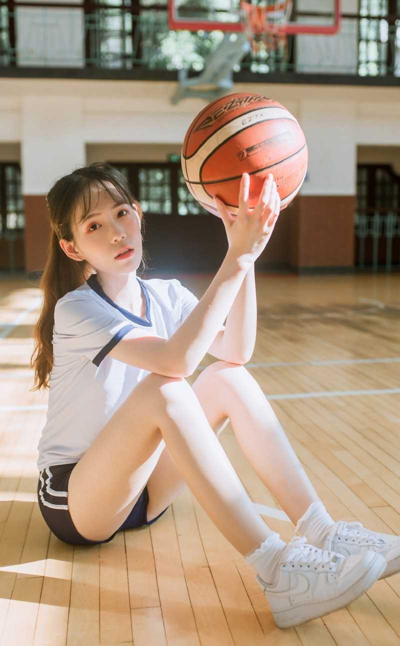 精选校园下课后篮球宝贝白漂亮女生神气质图册