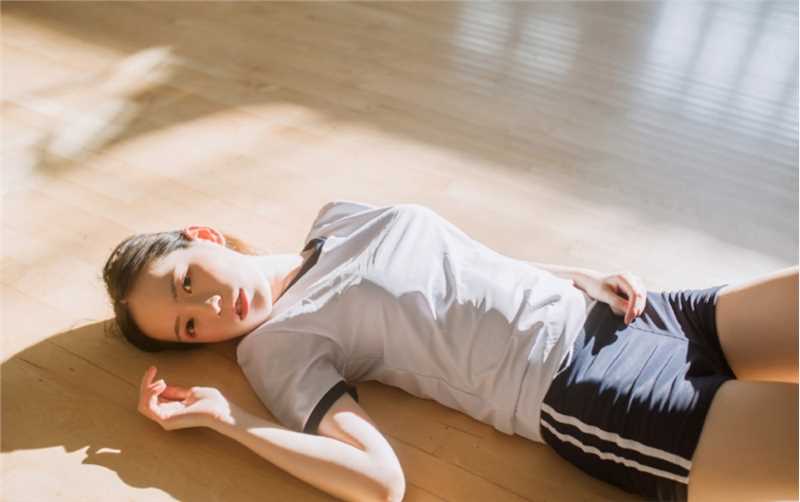 精选校园下课后篮球宝贝白漂亮女生神气质图册