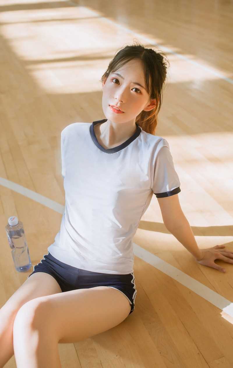 精选校园下课后篮球宝贝白漂亮女生神气质图册