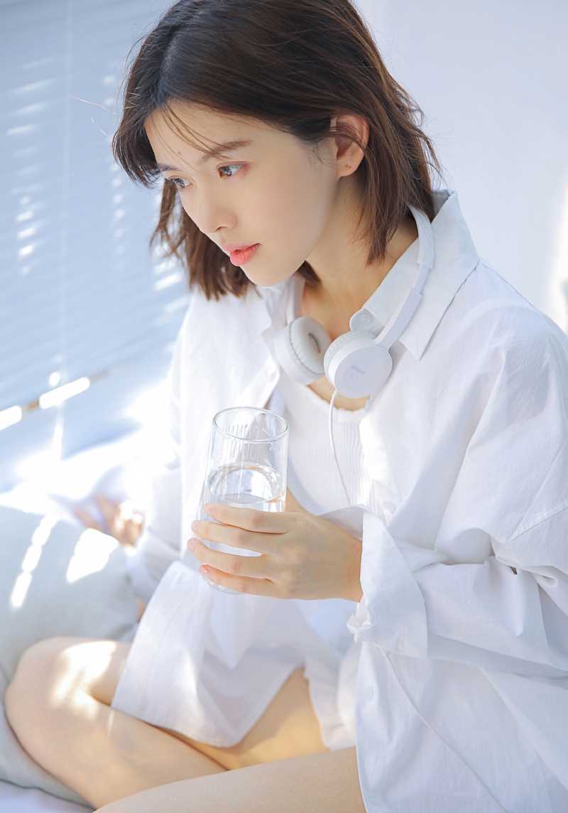优质清纯MM白皙大长腿气质性感白衬衫撩人私拍照相册