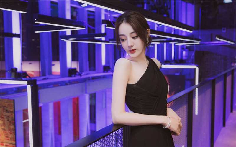 特别专辑迪丽热巴性感礼服高颜值梦幻香肩套图图片