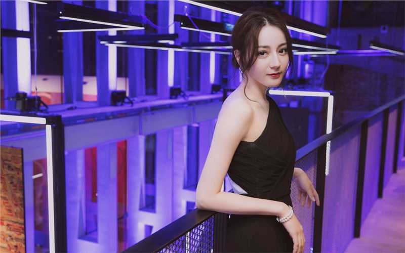 特别专辑迪丽热巴性感礼服高颜值梦幻香肩套图图片