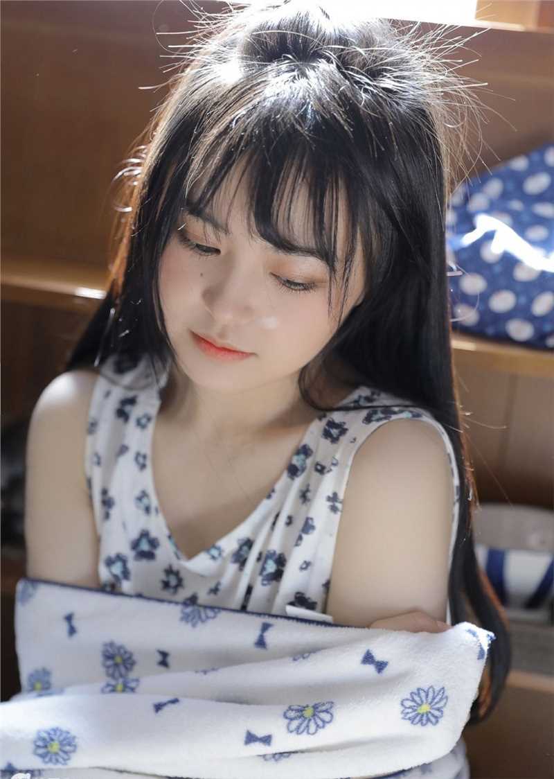 最新清纯童颜美女清新可爱私房壁纸