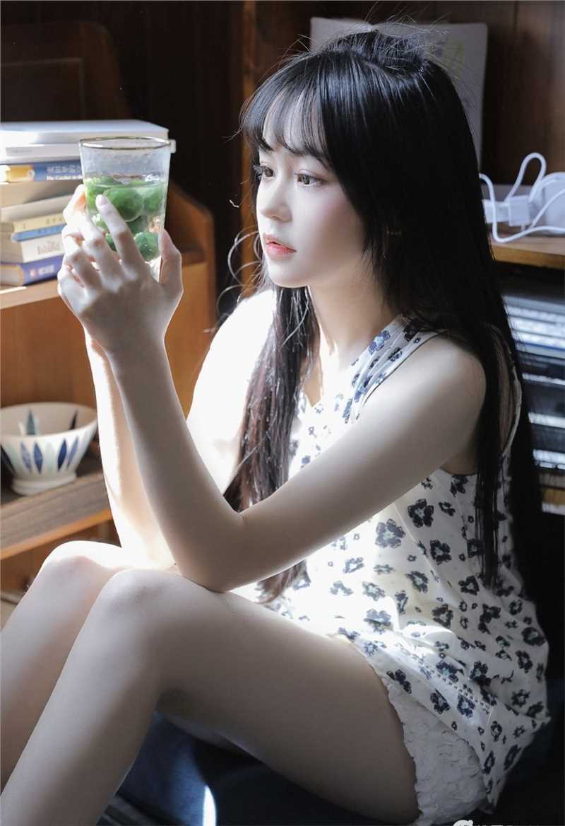 最新清纯童颜美女清新可爱私房壁纸