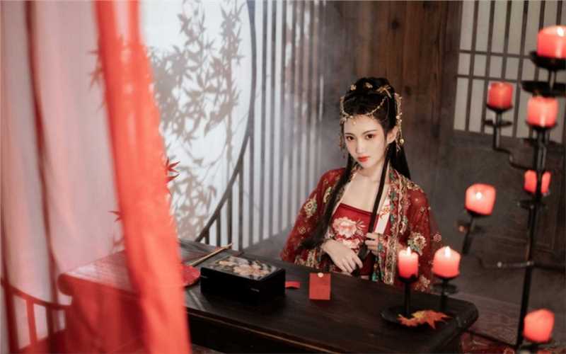 妩媚古装美女红色薄纱风俗媚娘艺术照