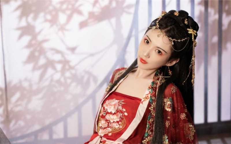 妩媚古装美女红色薄纱风俗媚娘艺术照
