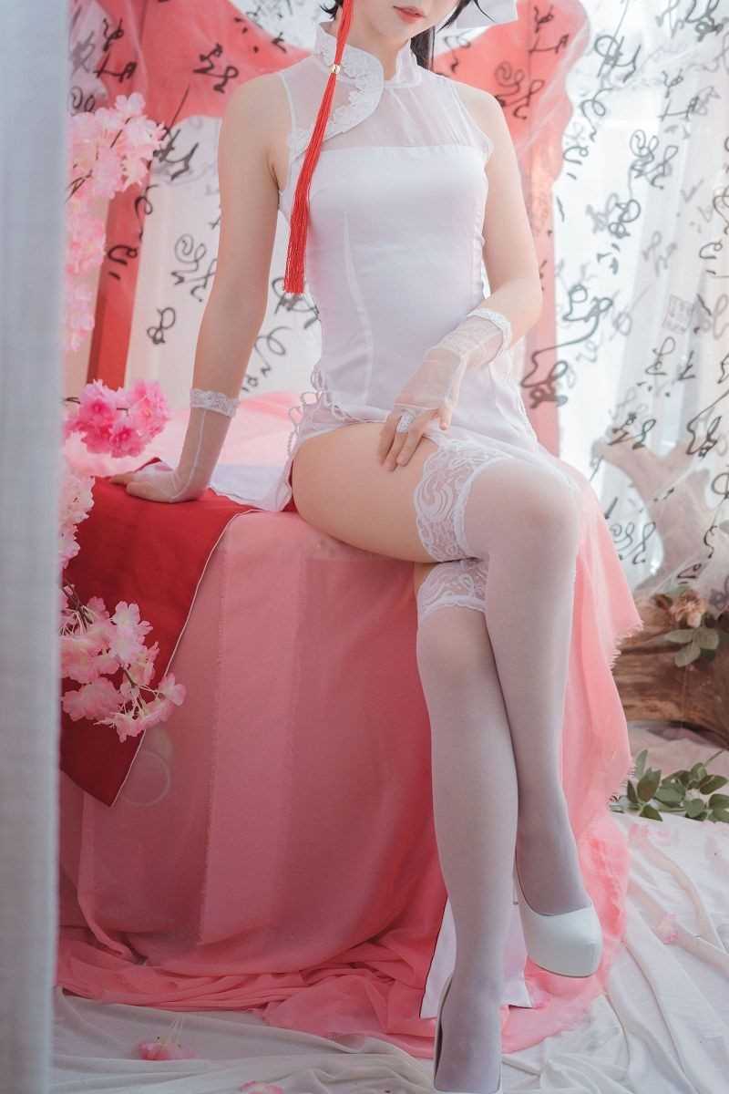 美女网红coser面饼仙儿旗袍性感