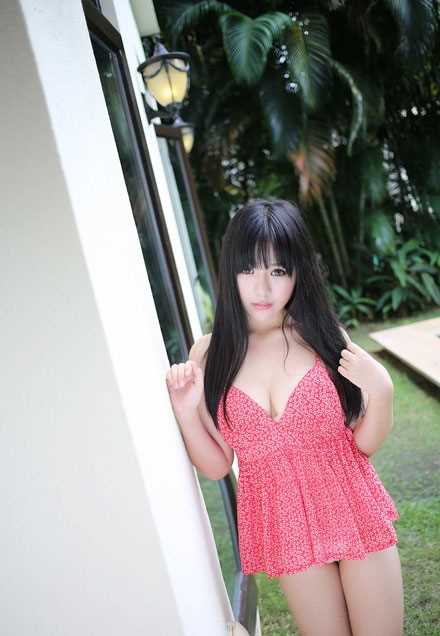 特别专辑丰乳肥臀小姐姐白皙肌肤泳池性感艺术照