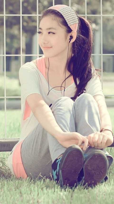 最新清纯校园女神毕业季运动风甜美户外艺术照图集