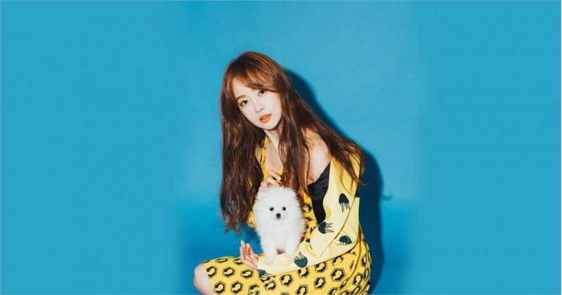 最新韩国美女刘小英短裙清纯长发甜美女孩图集