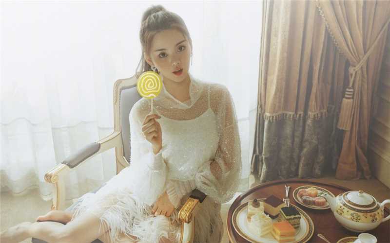 甜美女孩杨超越黑色镂空网纱爱心裙图片合集