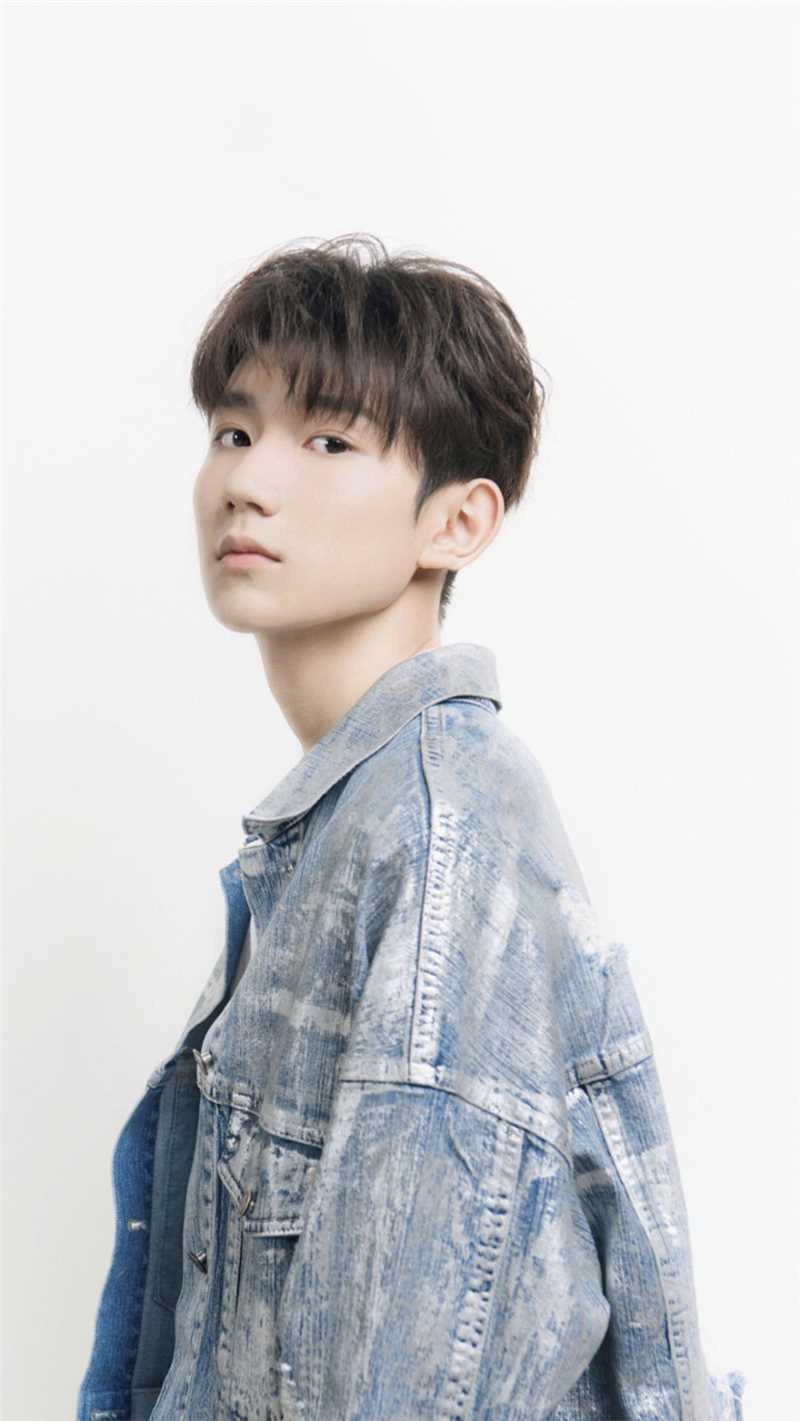 TFBOYS王源干净气质牛仔衣少年时尚杂志图片