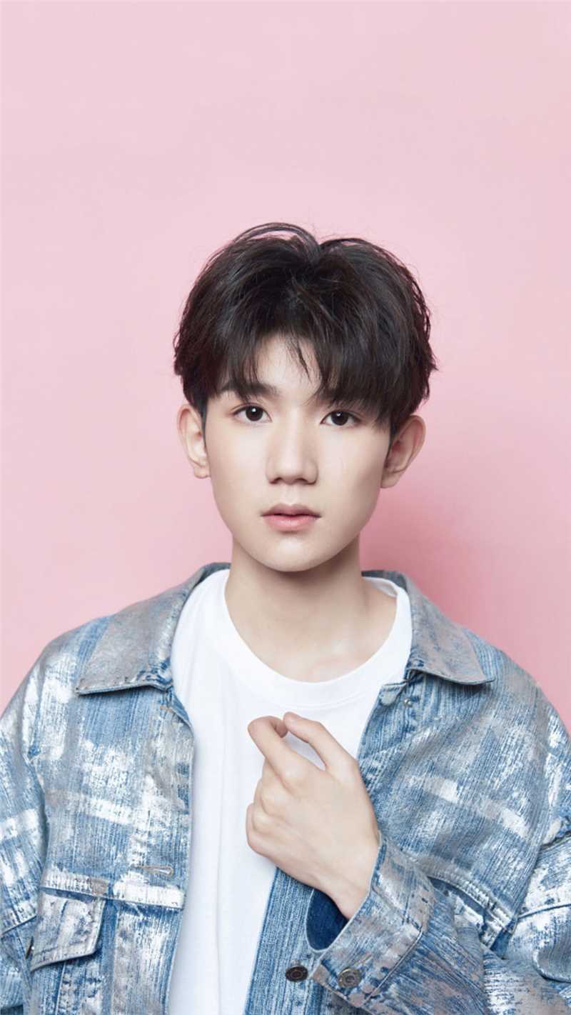 TFBOYS王源干净气质牛仔衣少年时尚杂志图片