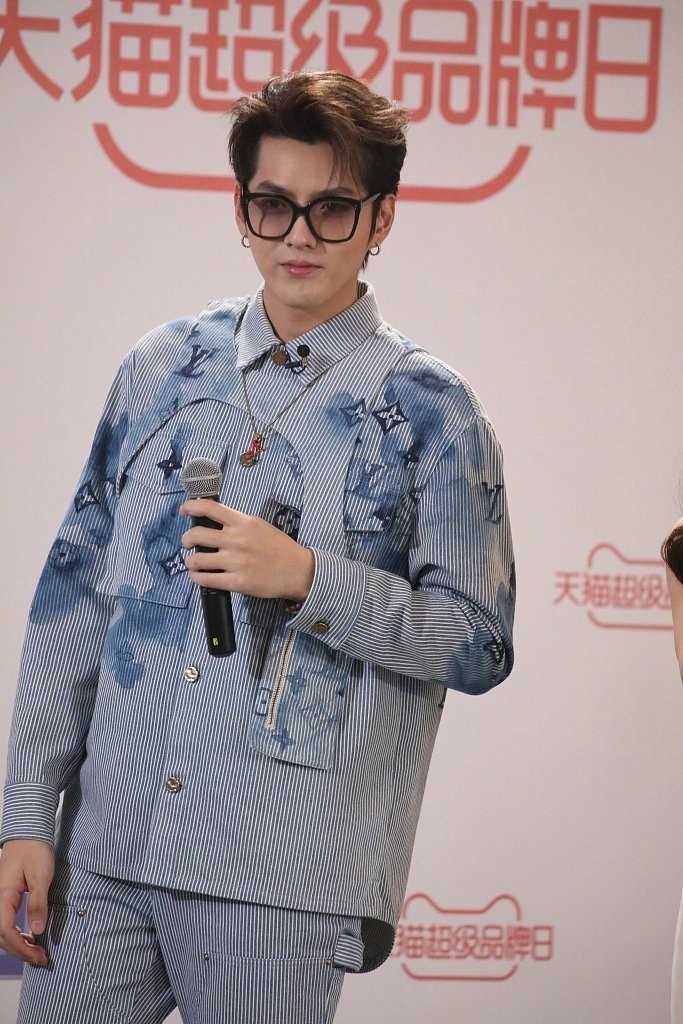 精选吴亦凡lv条纹走秀款衬衫潮流时尚图片图册