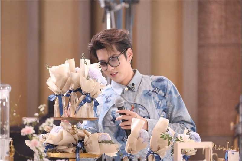 精选吴亦凡lv条纹走秀款衬衫潮流时尚图片图册