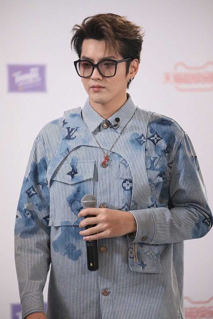 精选吴亦凡lv条纹走秀款衬衫潮流时尚图片图册