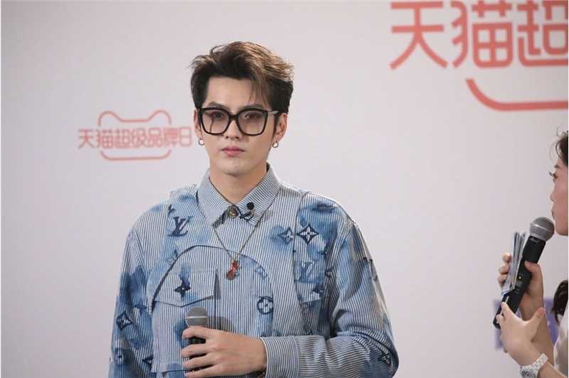 精选吴亦凡lv条纹走秀款衬衫潮流时尚图片图册