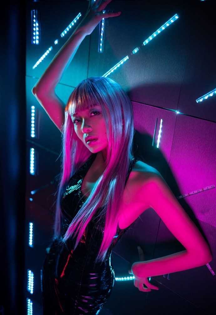 时尚小美女赛博朋克风光影大片
