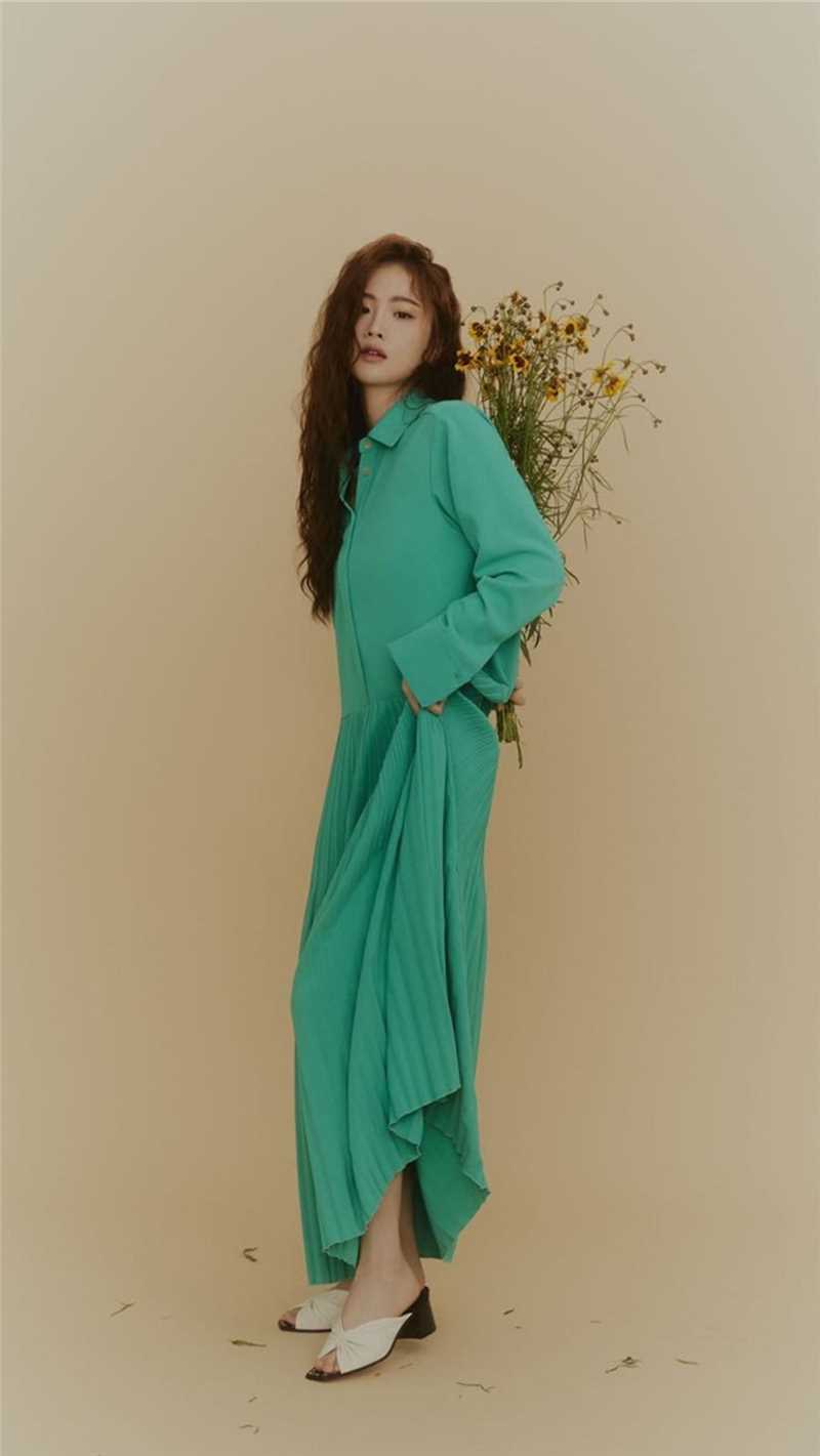 最全中分卷发徐紫茵唯美氛围感时尚杂志图片壁纸