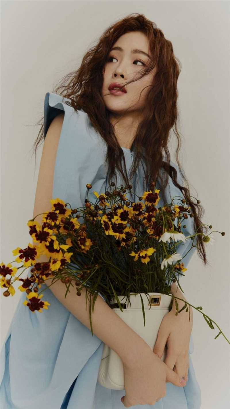 最全中分卷发徐紫茵唯美氛围感时尚杂志图片壁纸