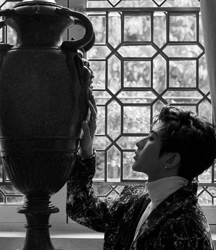 最全蔡徐坤复古欧式宫廷风高清时尚杂志图片壁纸