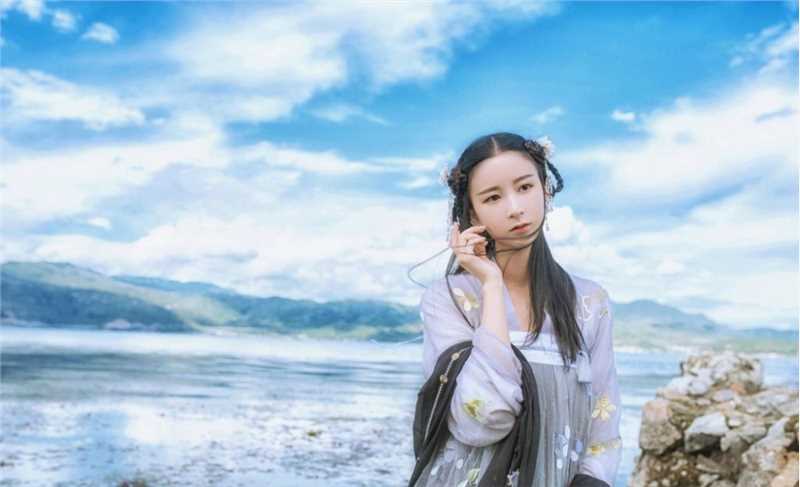 精选甜美气质的汉服女孩水中湿身魅惑集图册