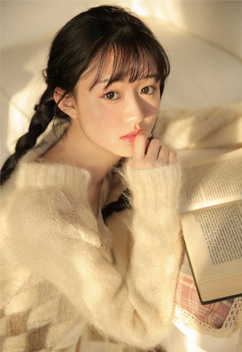 特别专辑温暖秋日麻花辫邻家女孩甜美室内私房图片