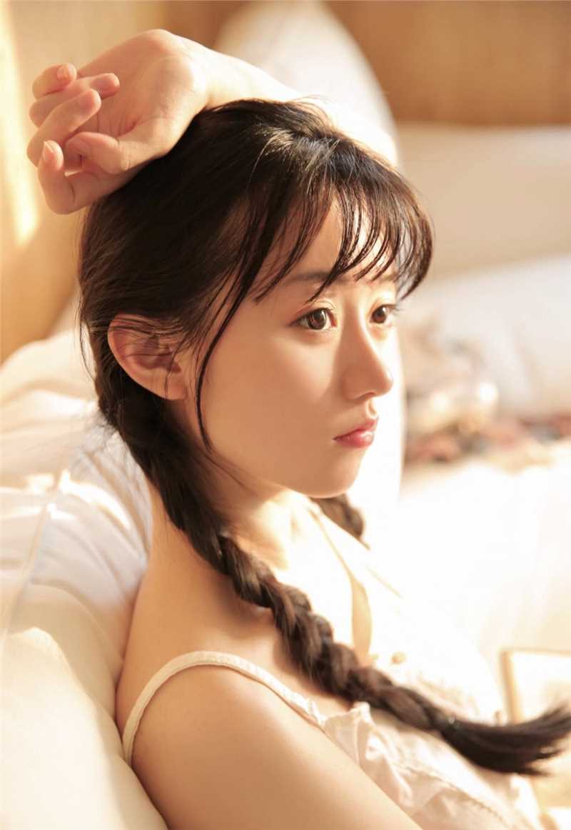 特别专辑温暖秋日麻花辫邻家女孩甜美室内私房图片