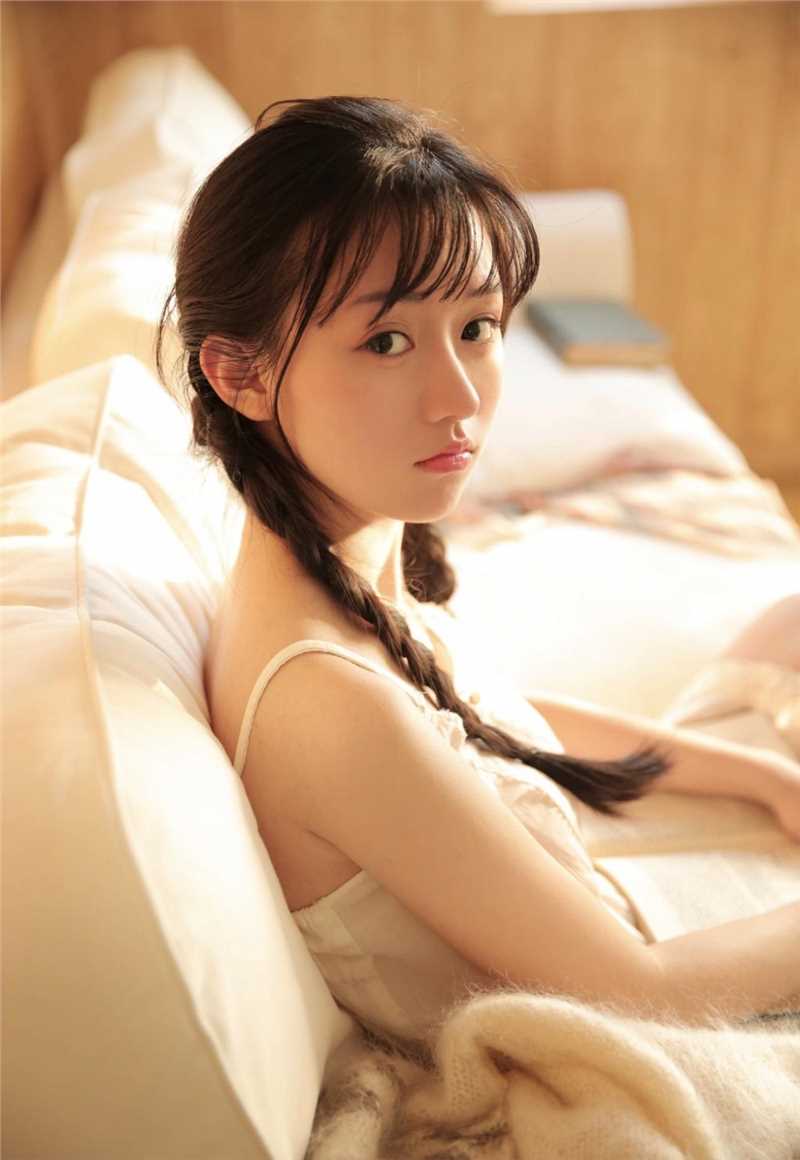 特别专辑温暖秋日麻花辫邻家女孩甜美室内私房图片