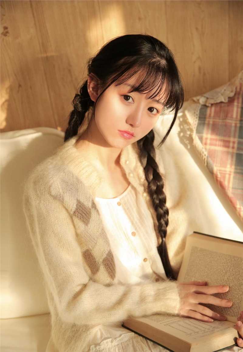 特别专辑温暖秋日麻花辫邻家女孩甜美室内私房图片