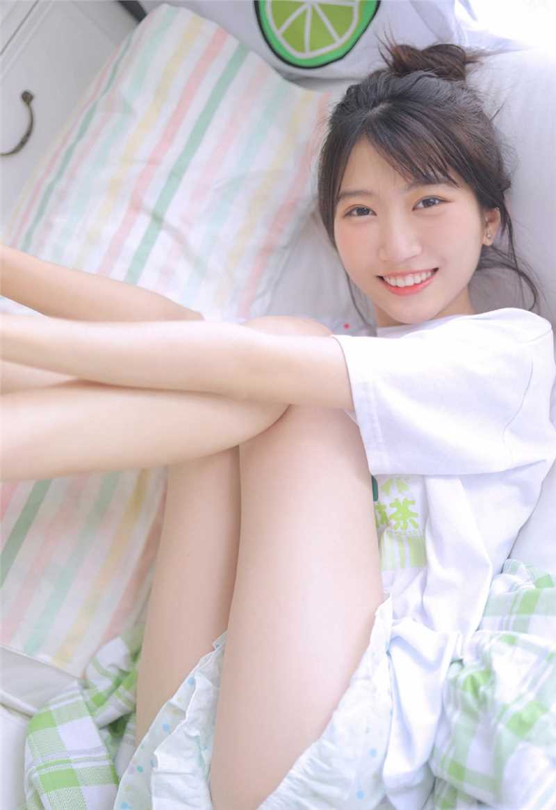 精选小清新绿色格纹甜美女孩长腿私拍图图册