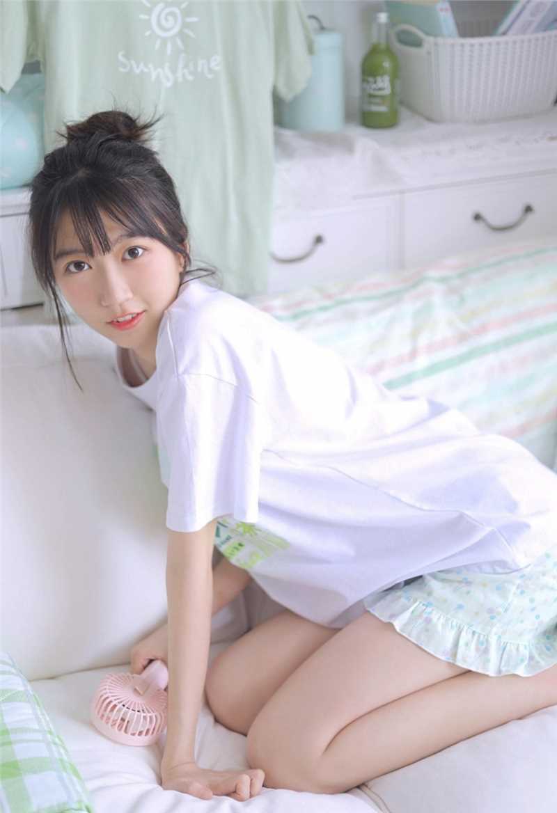 精选小清新绿色格纹甜美女孩长腿私拍图图册