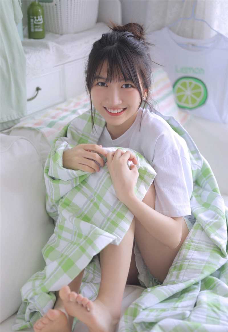 精选小清新绿色格纹甜美女孩长腿私拍图图册