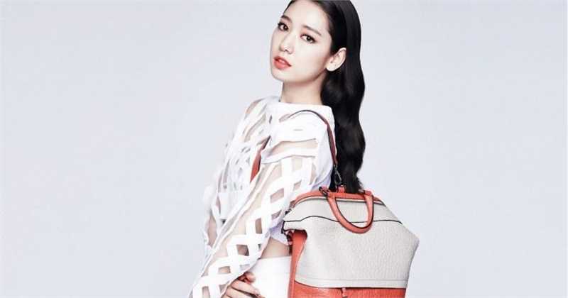 最新韩国明星朴信惠清纯与性感随意转换集壁纸