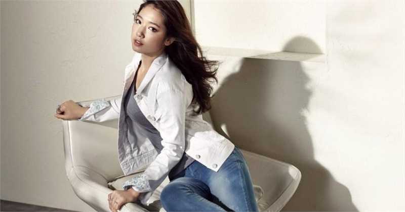 最新韩国明星朴信惠清纯与性感随意转换集壁纸