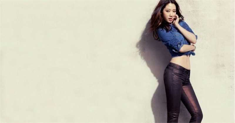 最新韩国明星朴信惠清纯与性感随意转换集壁纸