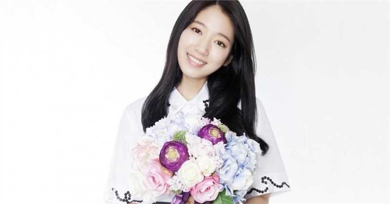 最新韩国明星朴信惠清纯与性感随意转换集壁纸