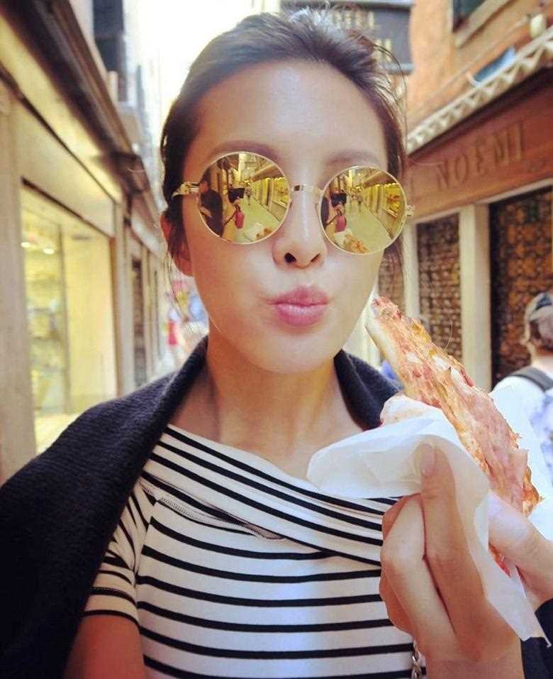 精选香港美女张曦雯海边性感比基尼身材图片图册