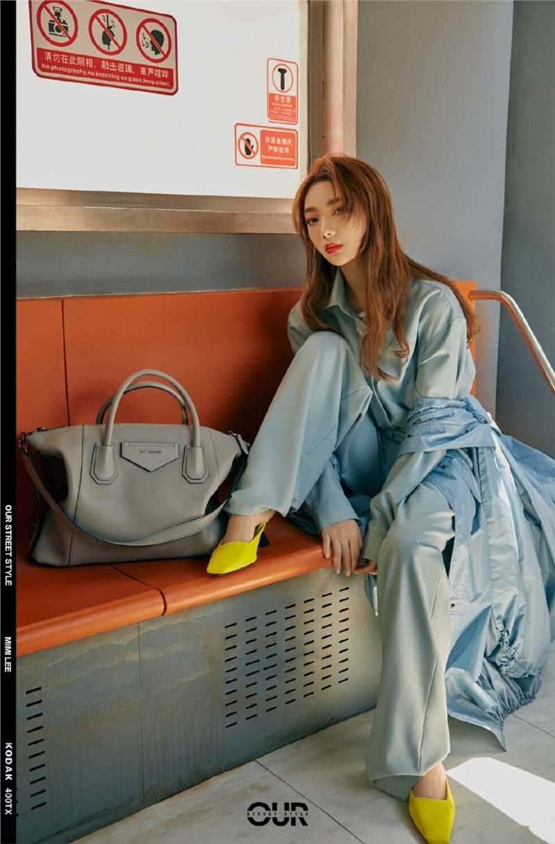 李紫婷又飒又美的蓝色衬衫连体裤时尚照片