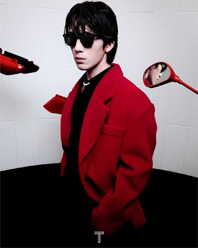 井柏然长发美男黑红色光影时尚大片