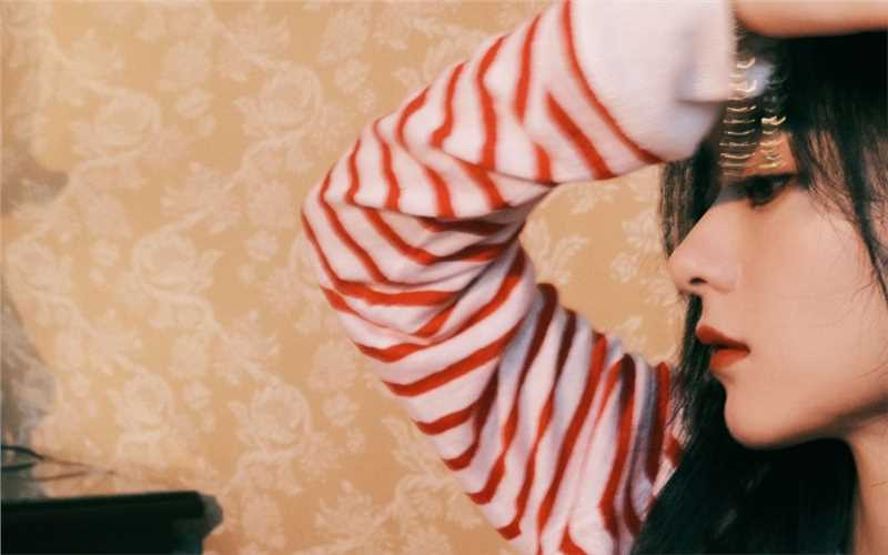 最全赵丽颖红色短裙少女范十足的室内时尚壁纸