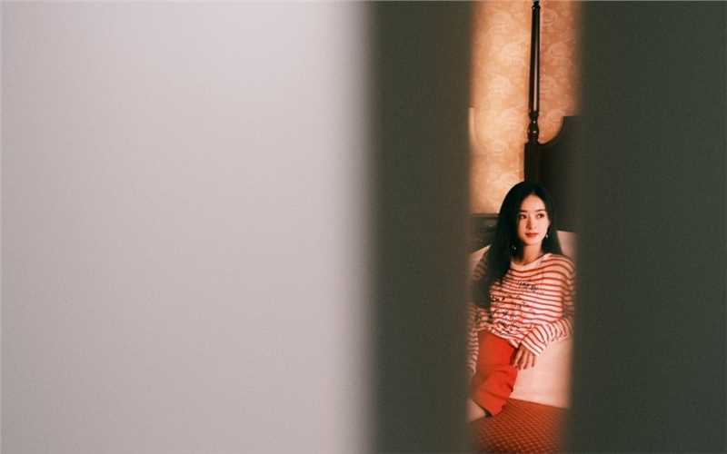 最全赵丽颖红色短裙少女范十足的室内时尚壁纸