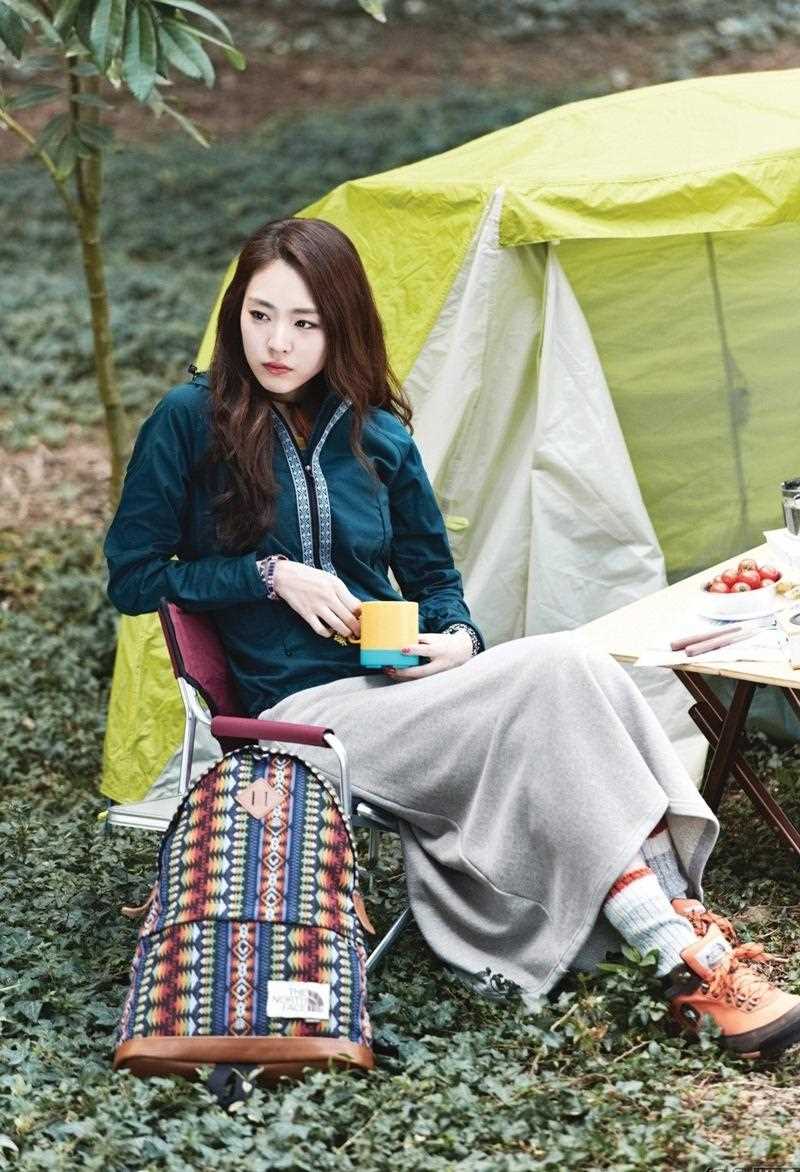 特别专辑韩国美女模特李沇熹野外休闲时尚装扮图片图片