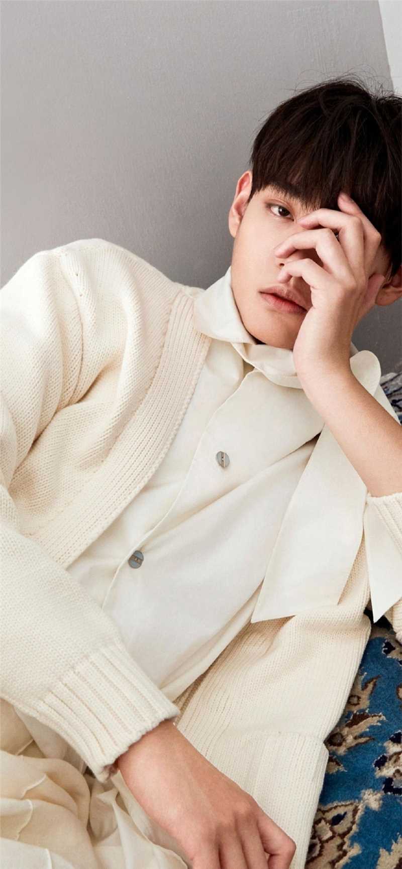 精选明日之子乐团季田鸿杰简约风穿搭时尚图册