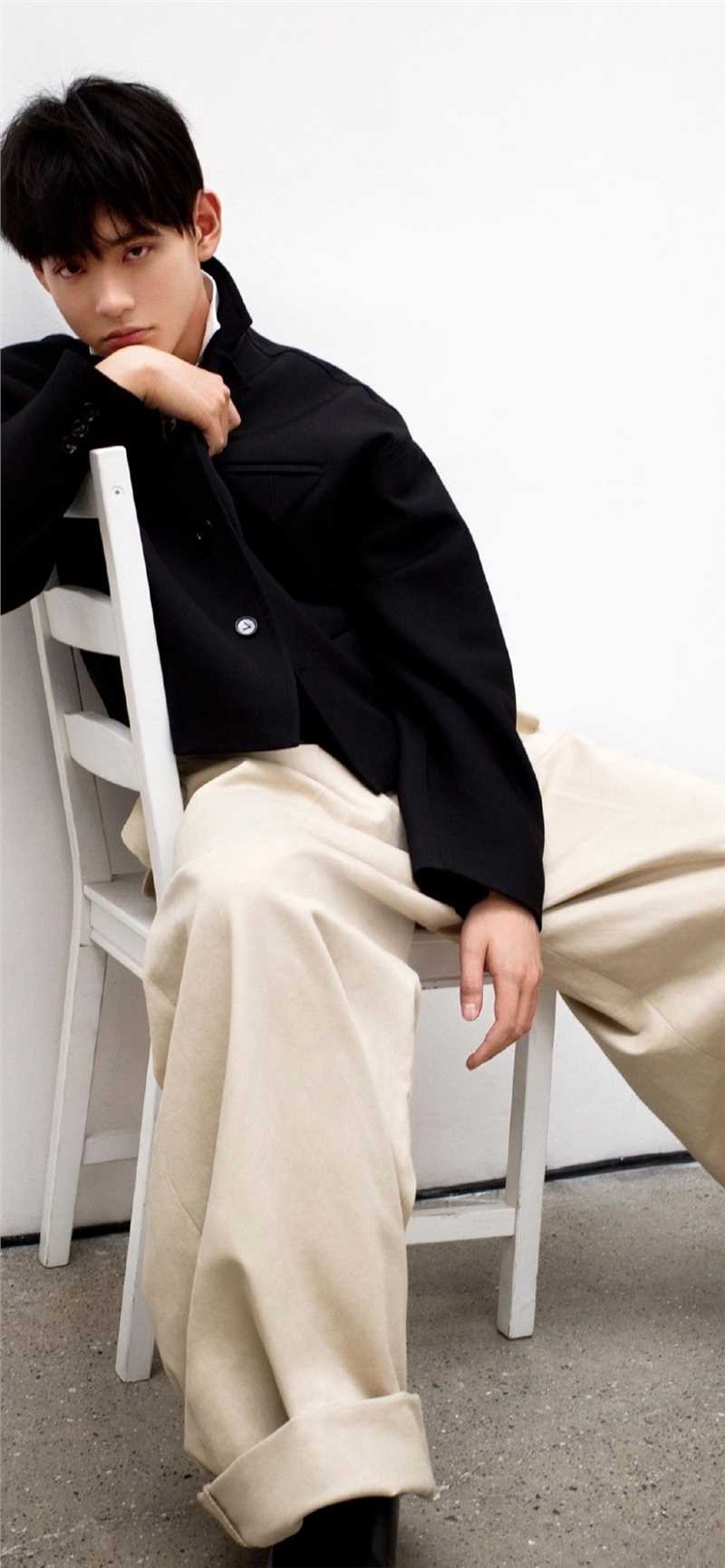 精选明日之子乐团季田鸿杰简约风穿搭时尚图册