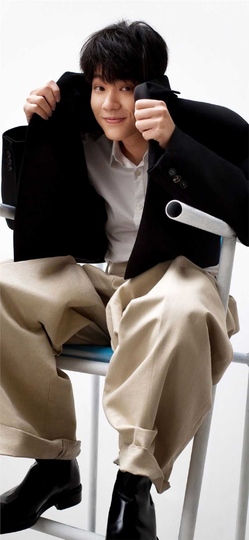 精选明日之子乐团季田鸿杰简约风穿搭时尚图册