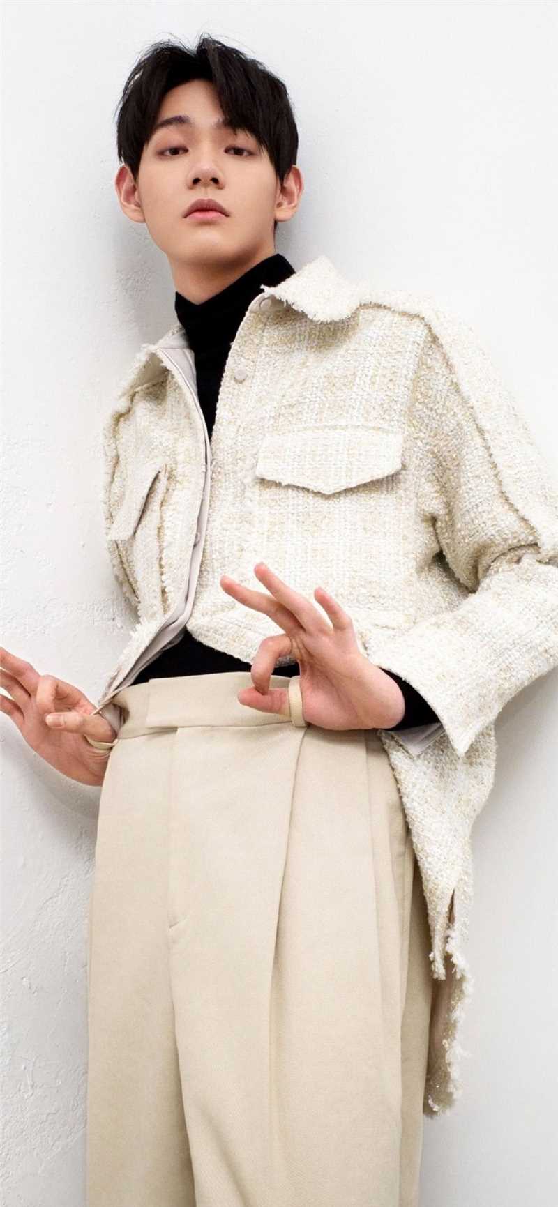 精选明日之子乐团季田鸿杰简约风穿搭时尚图册