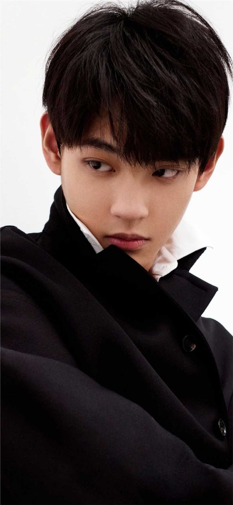 精选明日之子乐团季田鸿杰简约风穿搭时尚图册